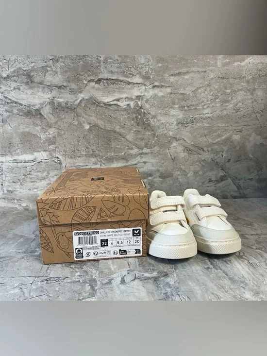 Veja Velcro Trainers in White Multi - Picture 4 of 4